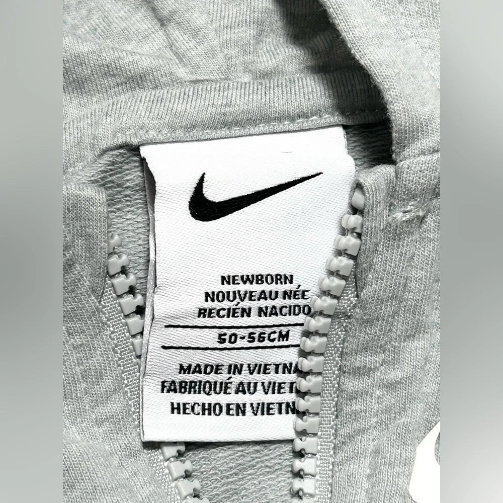 BOYS NEWBORN 3 PIECE NIKE JOGGER & ONESIE - Picture 3 of 4